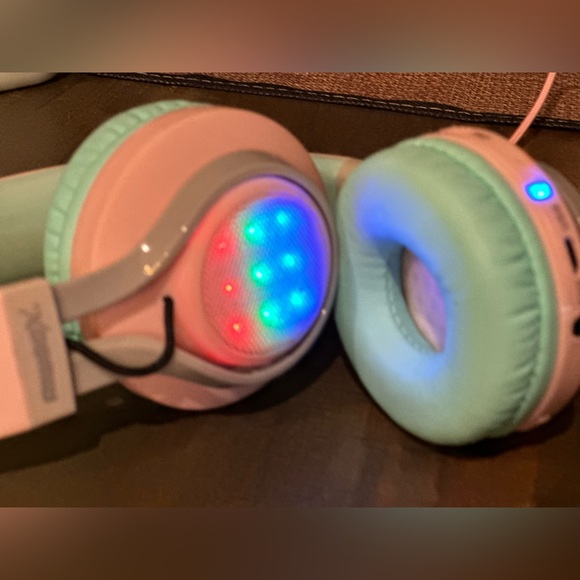 Riwbox WT-7S BT Headphones Light Up, Foldable Stereo Wireless Headset Kids - Picture 11 of 15